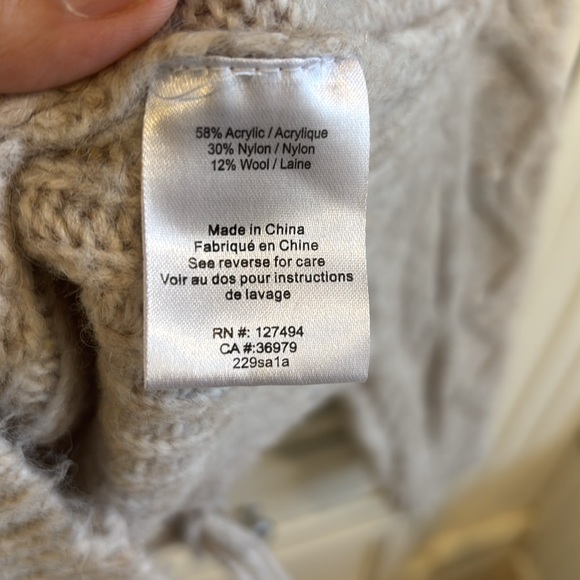 HEARTLOOM wool mix sweater, size M - Picture 5 of 7